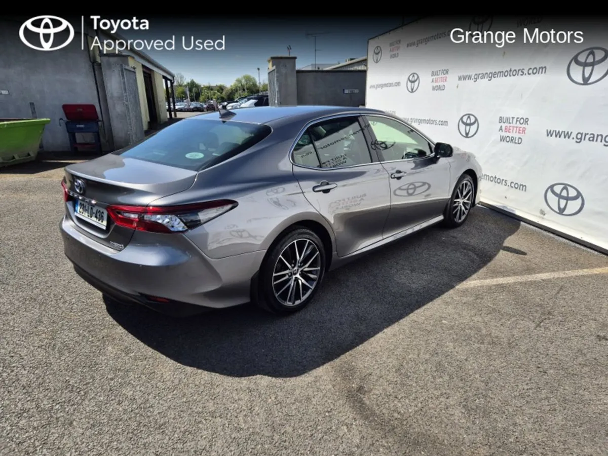 Toyota Camry 2.5 Platinum Edition SAL - Image 2