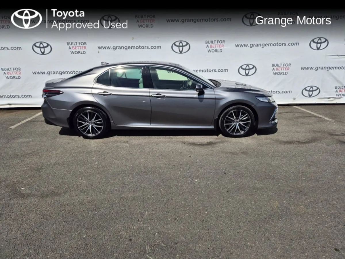 Toyota Camry 2.5 Platinum Edition SAL - Image 3