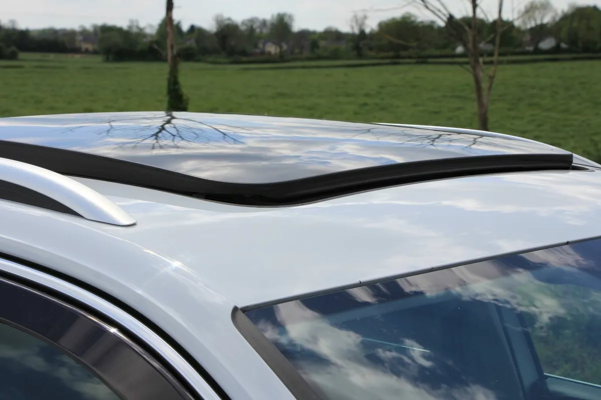 Tiguan R Line * Sunroof * Full History - Image 4