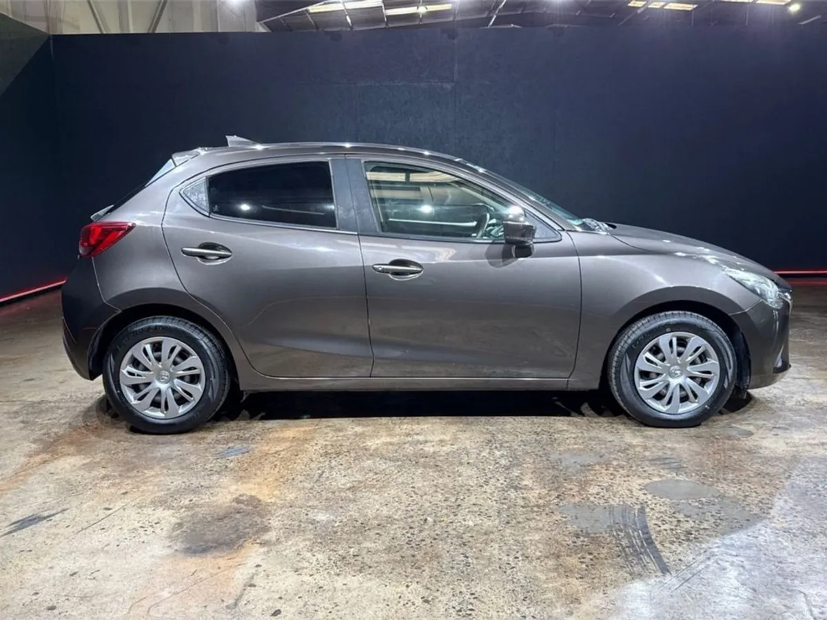Mazda Demio 1.3 Automatic - S - Image 2