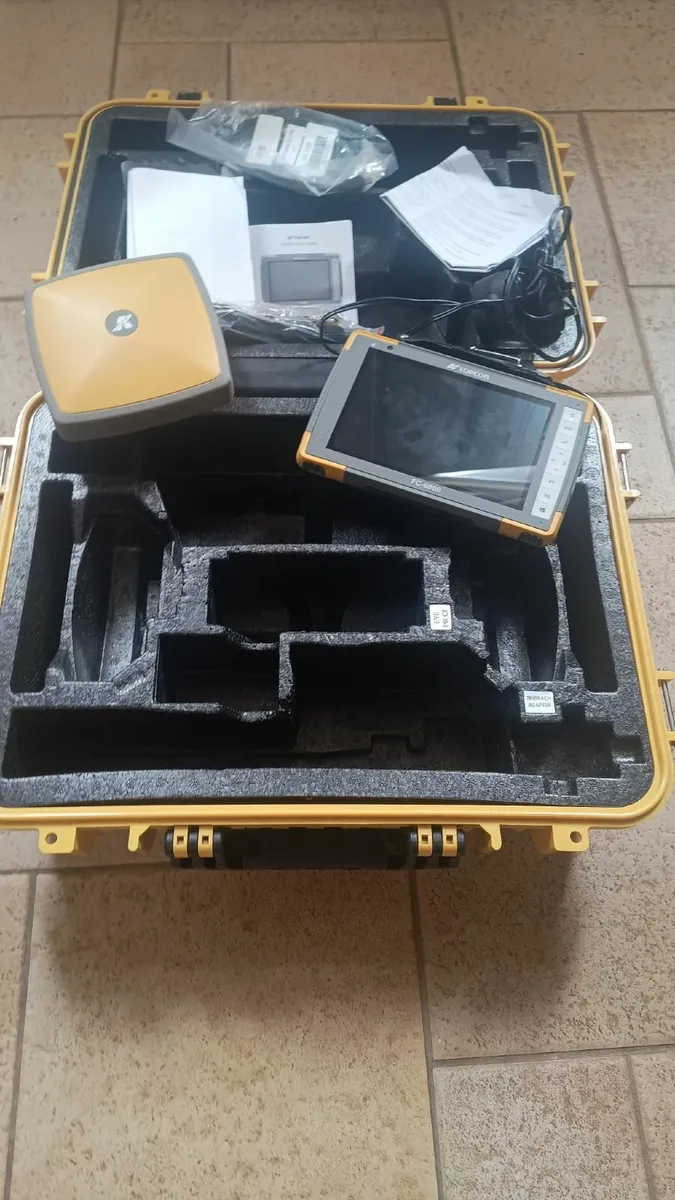 TOPCON GPS  / GNSS HIPER SR & FC6000 SURVEYING KIT - Image 1