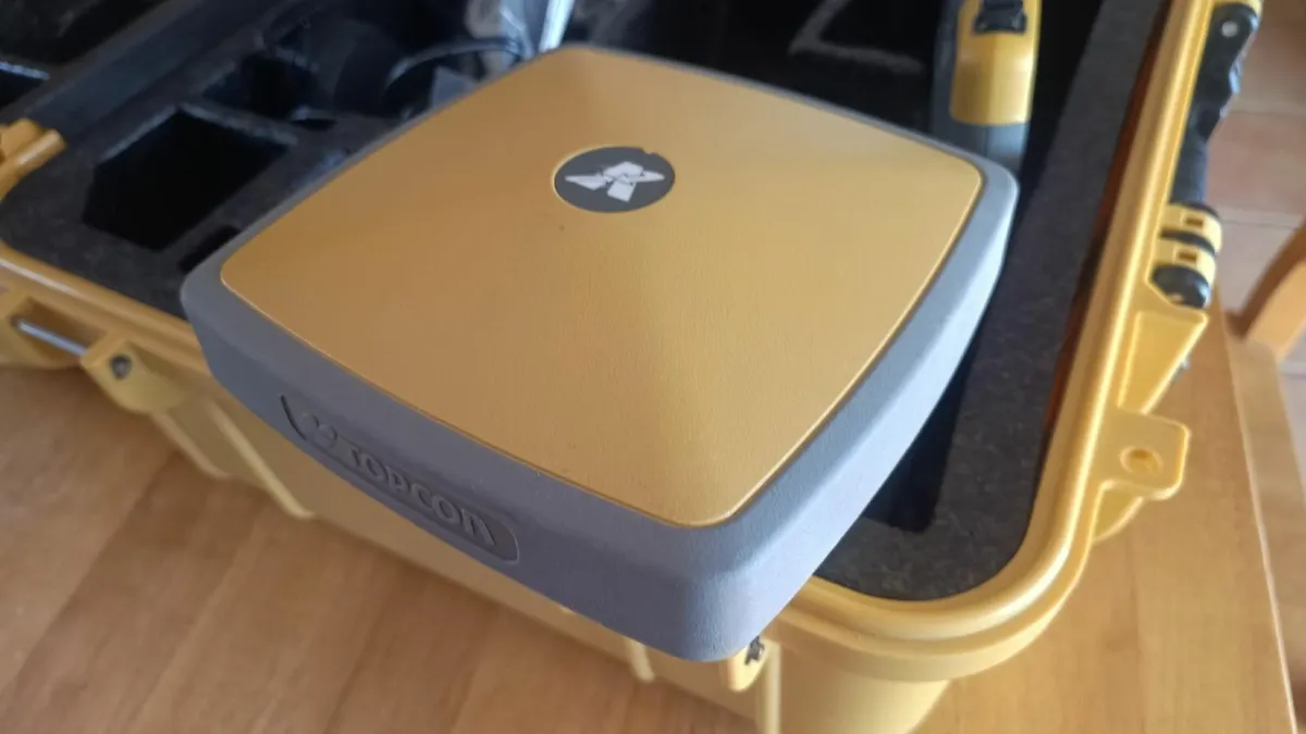 TOPCON GPS  / GNSS HIPER SR & FC6000 SURVEYING KIT - Image 3