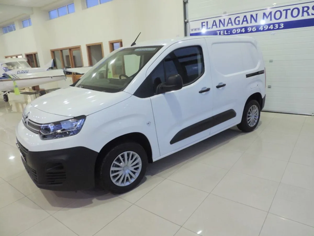 Citroen Berlingo One Owner  K9 LX 1.5 Bluehdi 75 - Image 2