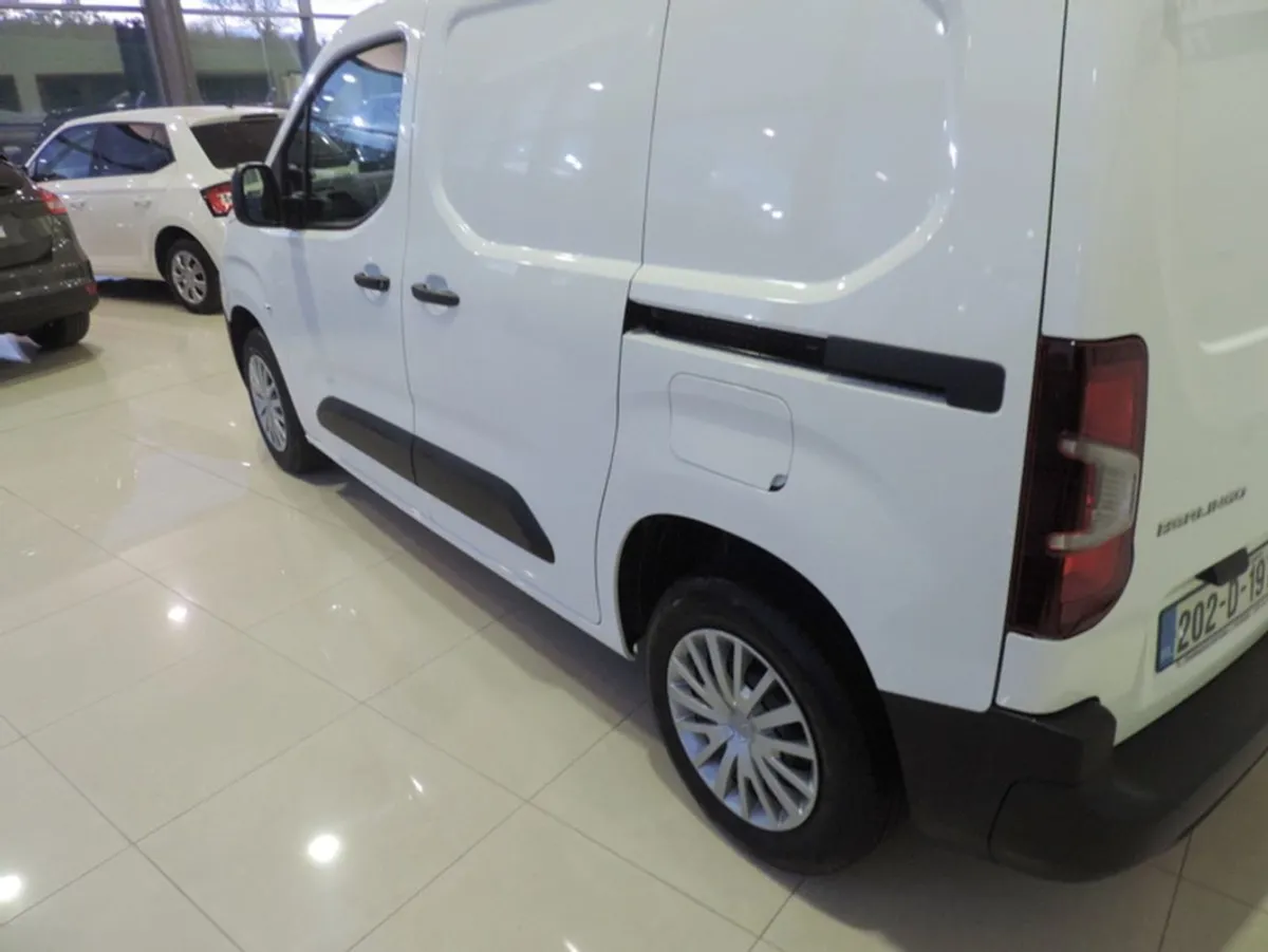 Citroen Berlingo One Owner  K9 LX 1.5 Bluehdi 75 - Image 3