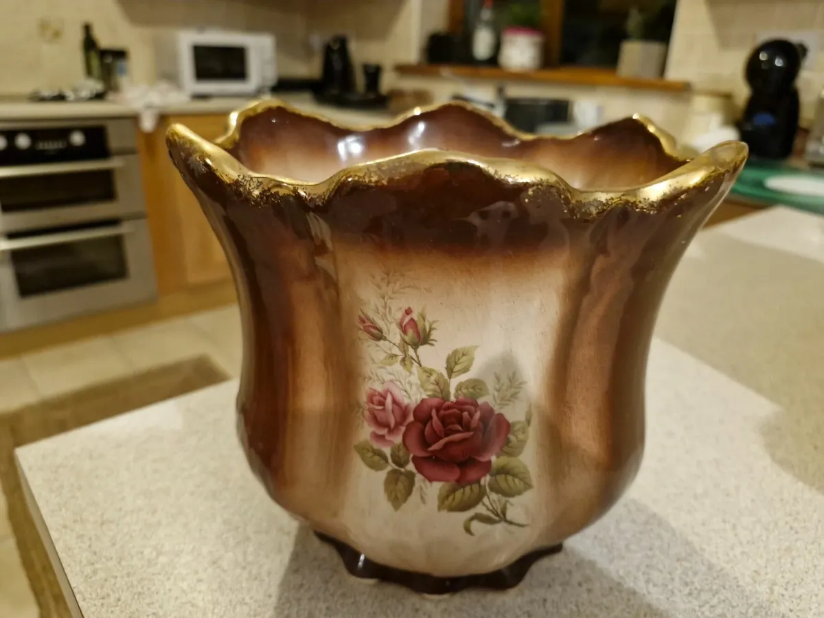 Flower pot