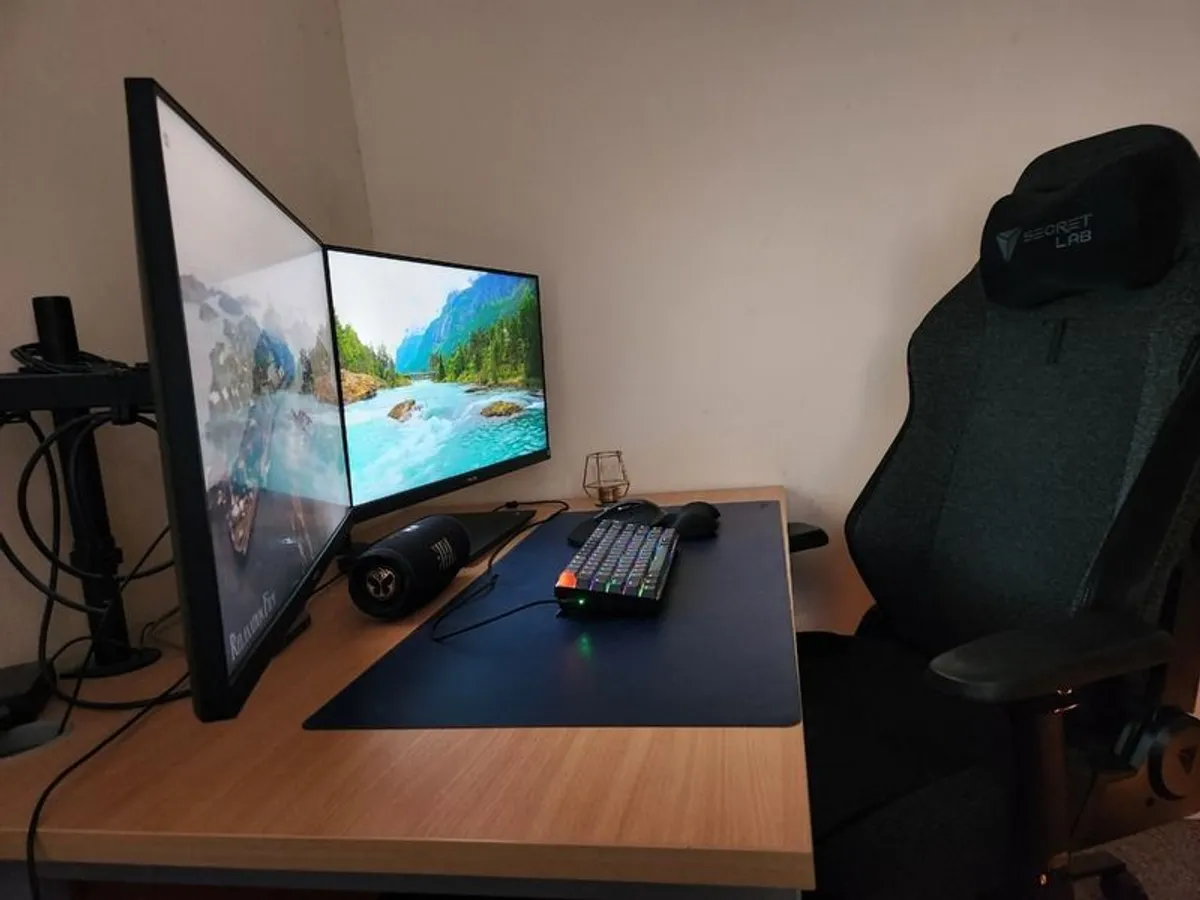 2 Monitors | PHILIPS 4K Ultra HD | Free Desk and Mat - Image 3