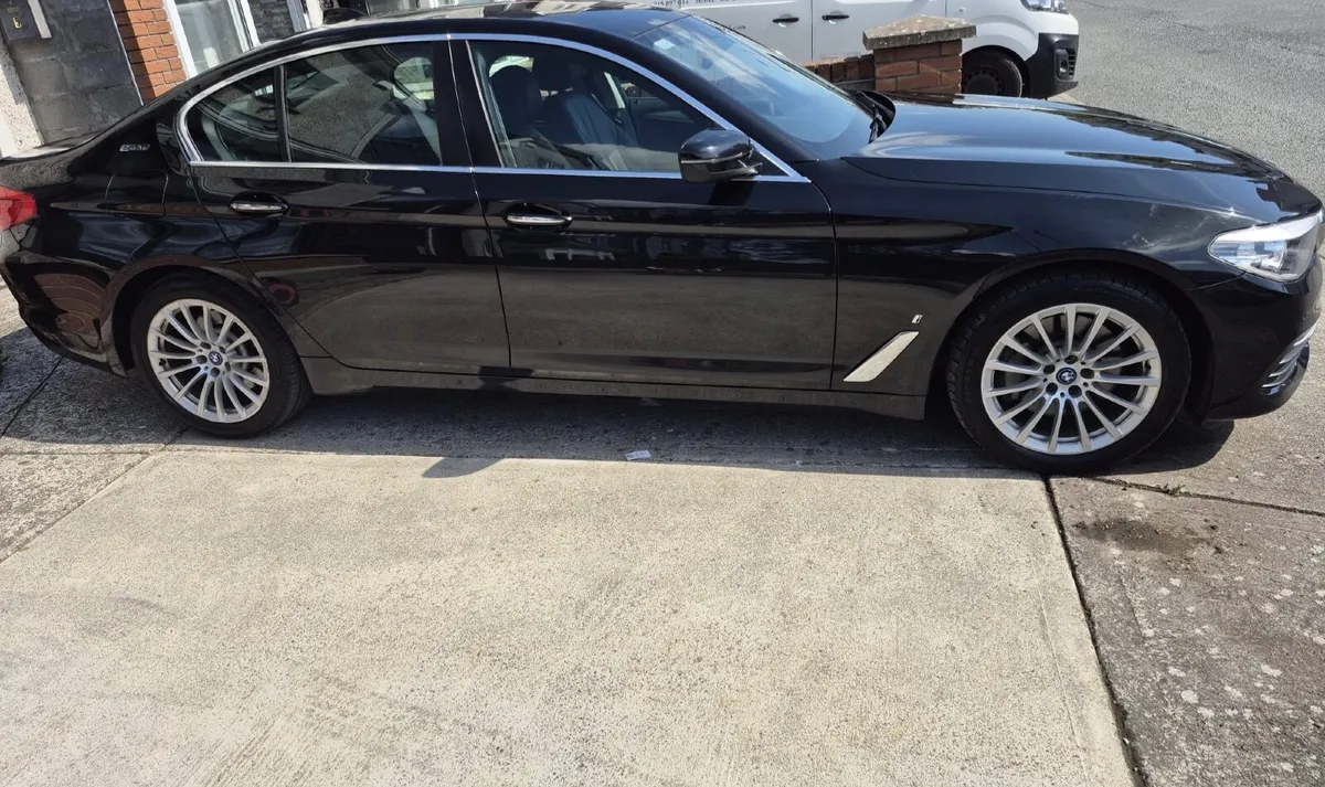 BMW 5-Series 2018 - Image 1