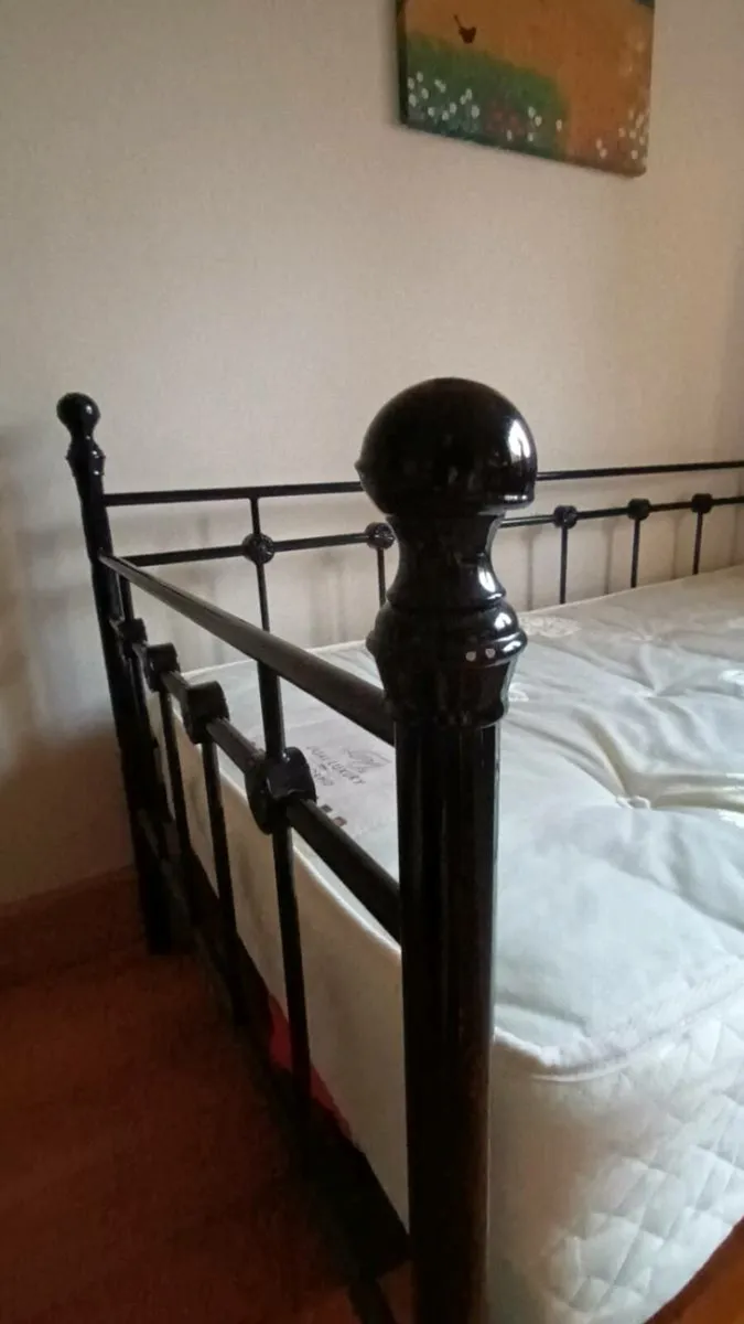 Day Bed - Black Steel Frame - Image 3