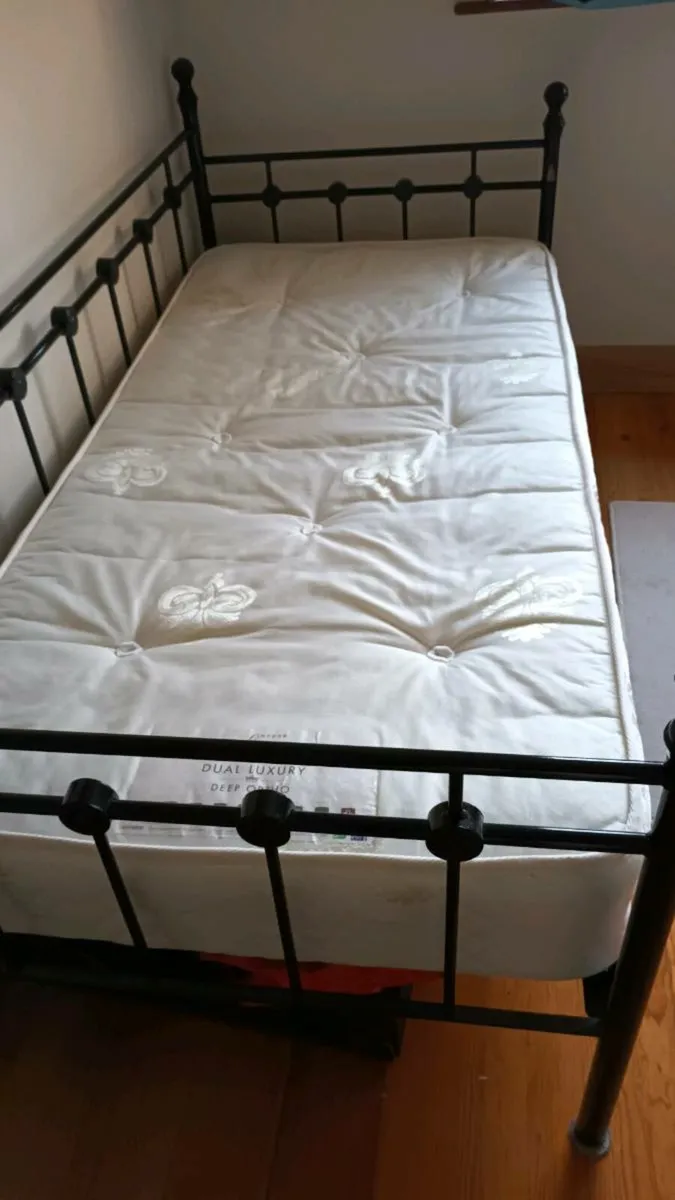 Day Bed - Black Steel Frame - Image 4