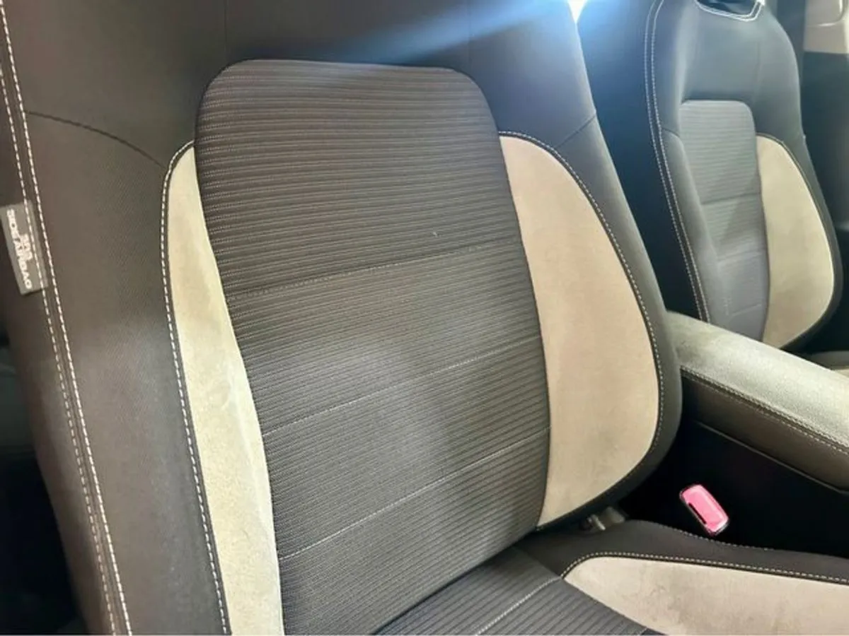 Toyota Avensis 1.6 D Luna NAV 4DR - Image 4