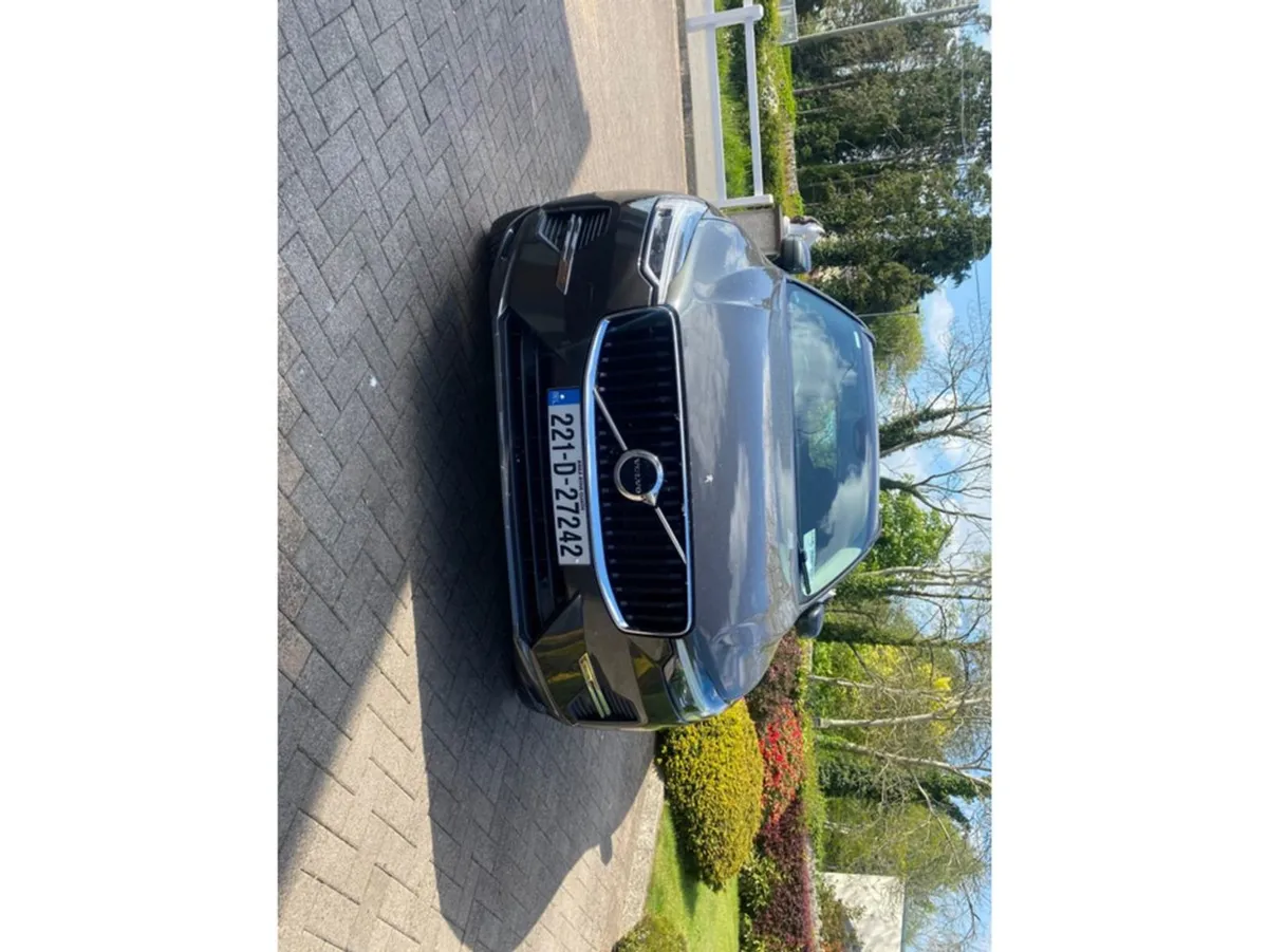 Volvo XC60 B4 D Momentum AWD 5DR Auto - Image 1