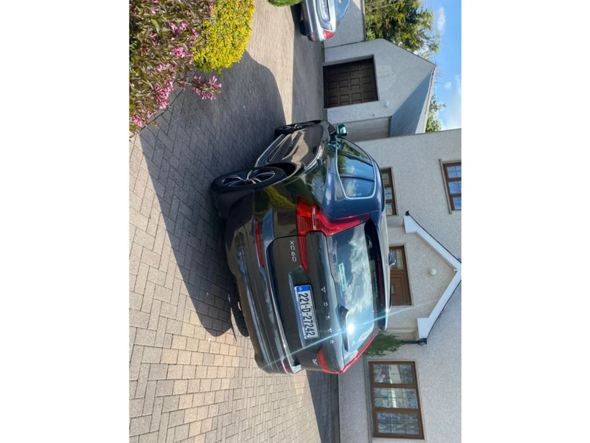 Volvo XC60 B4 D Momentum AWD 5DR Auto - Image 2