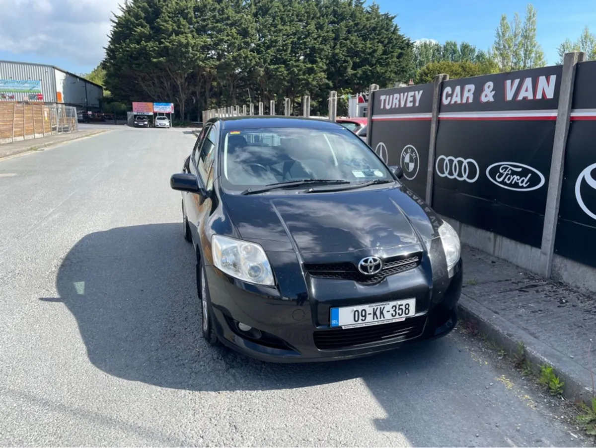 Toyota Auris 1.4 D-4d 5DR Luna - Image 1