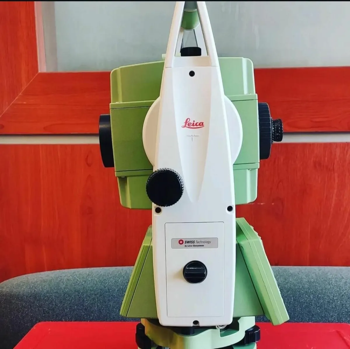 Used Survey  Leica TS06 Plus R1000 Total Station - Image 3