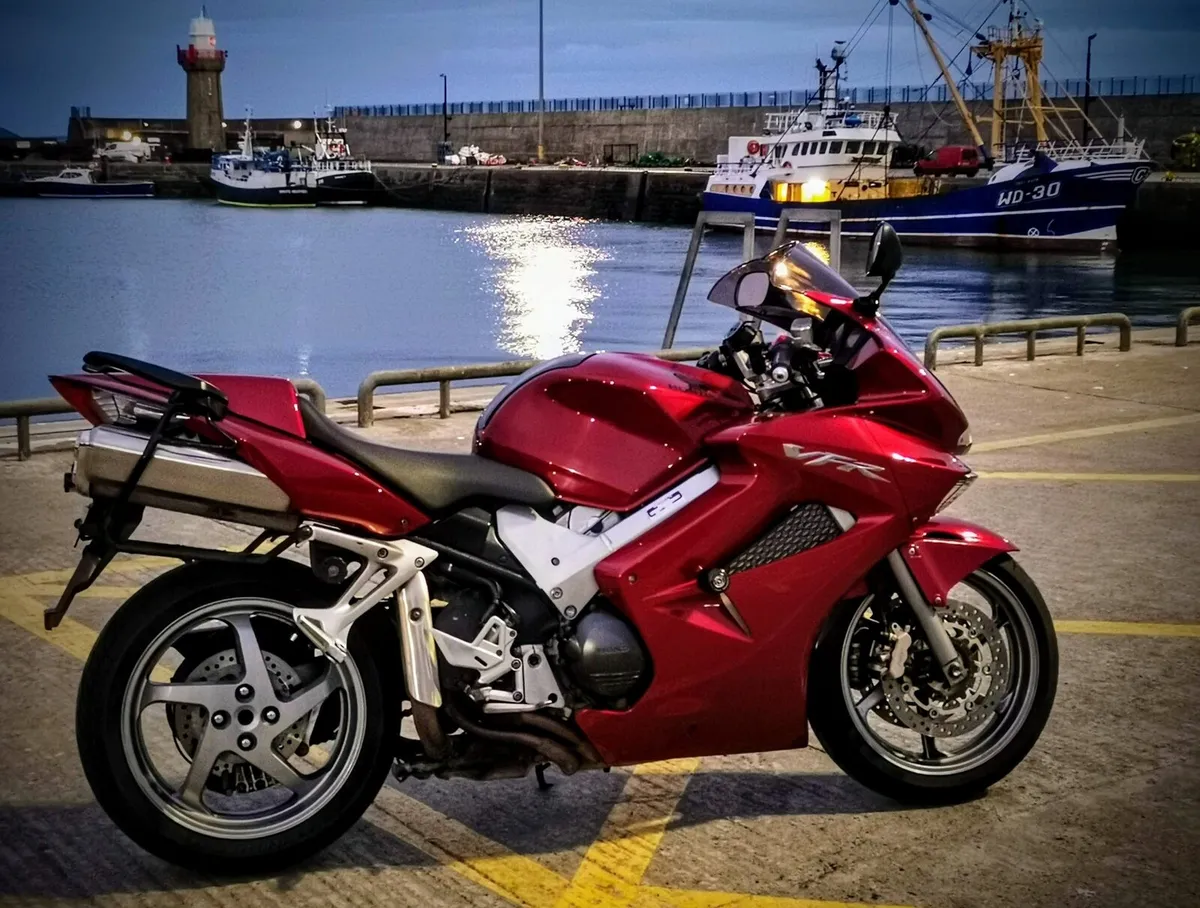 2007 Honda VFR 800 - Image 2