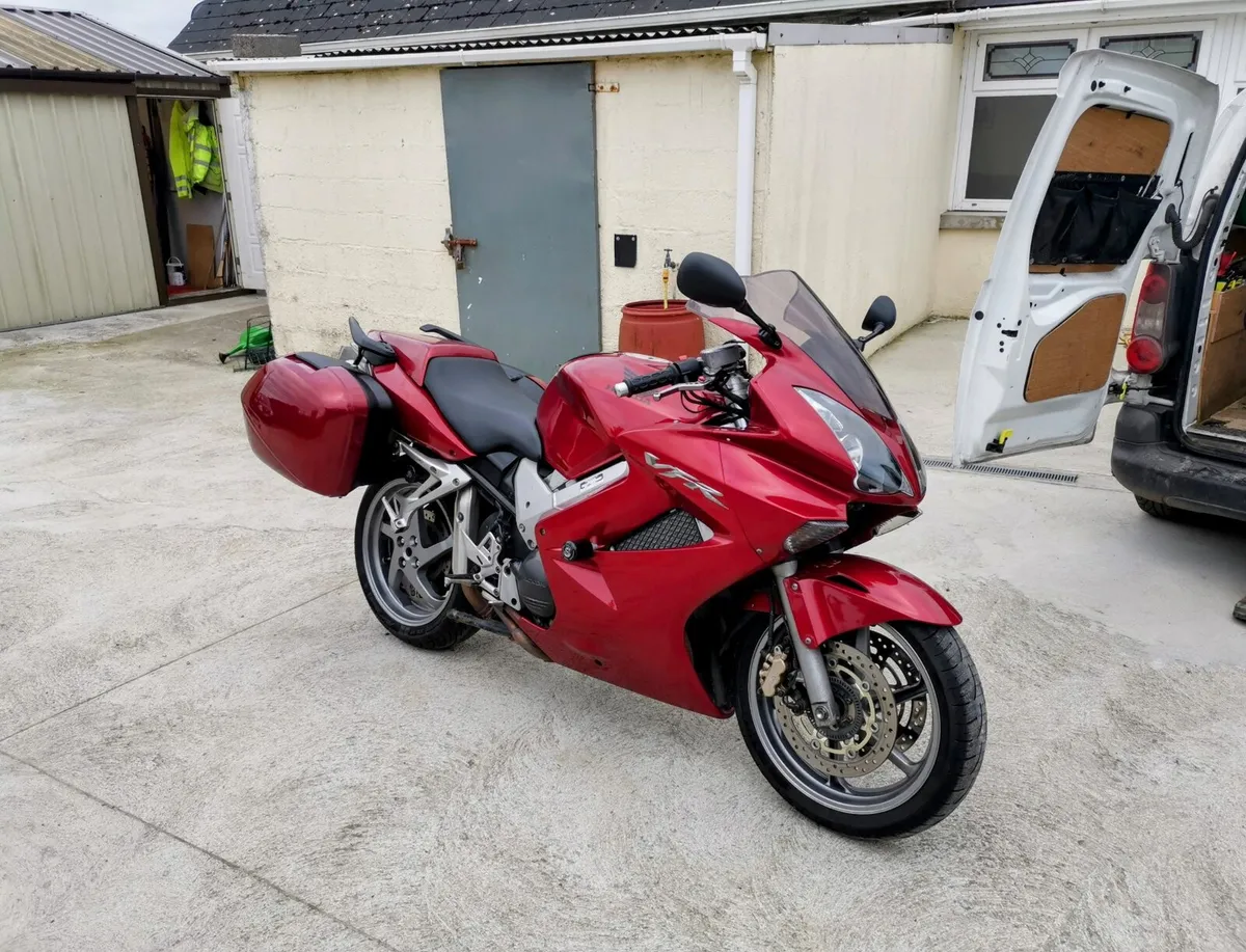 2007 Honda VFR 800 - Image 3
