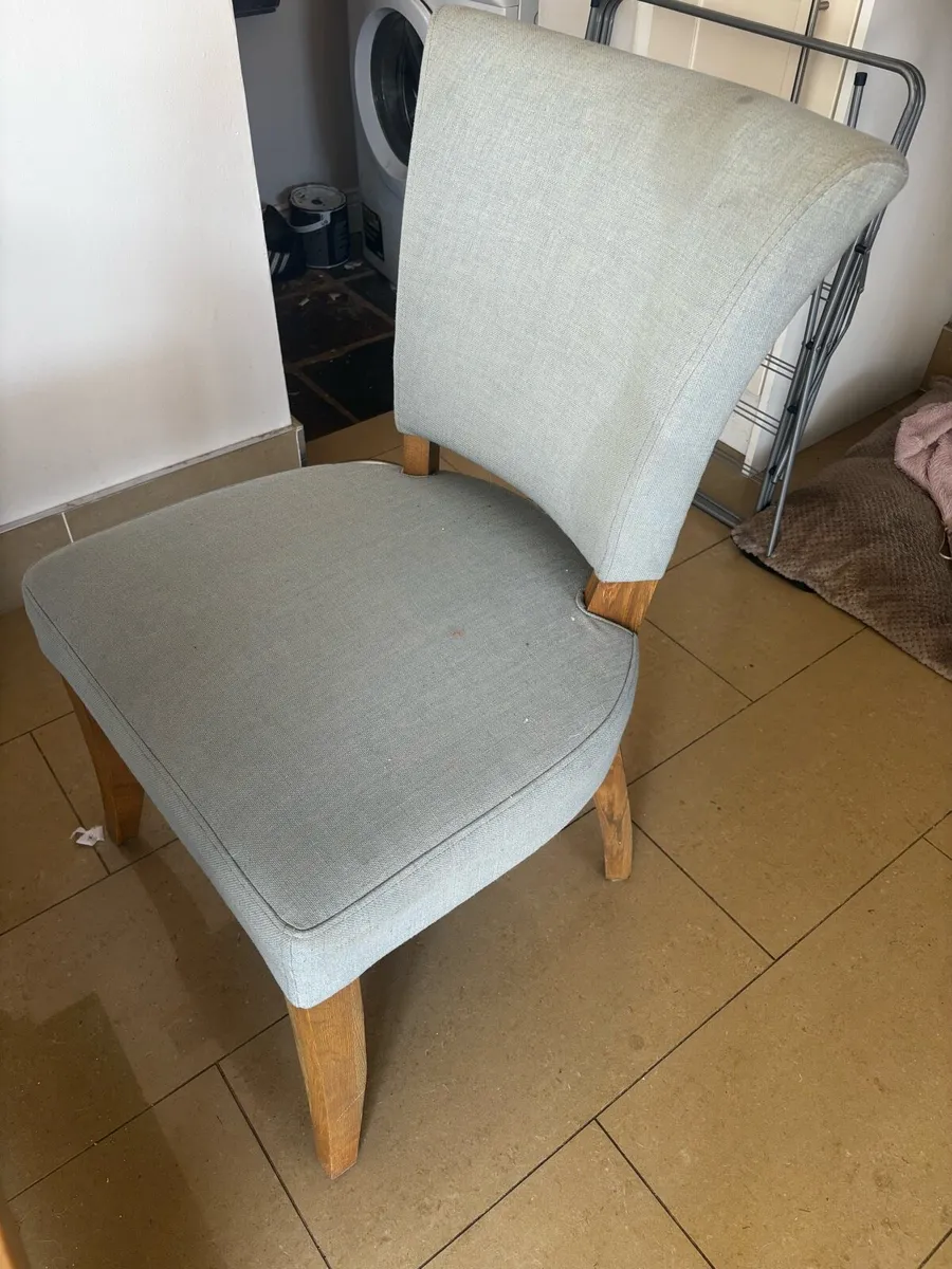Kitchen table and chairs - Image 3
