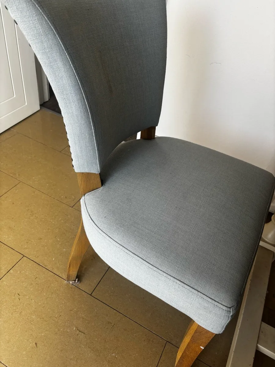 Kitchen table and chairs - Image 4