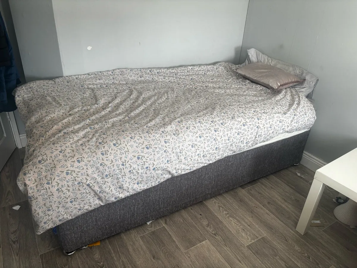 Two single beds and mattress - Image 1