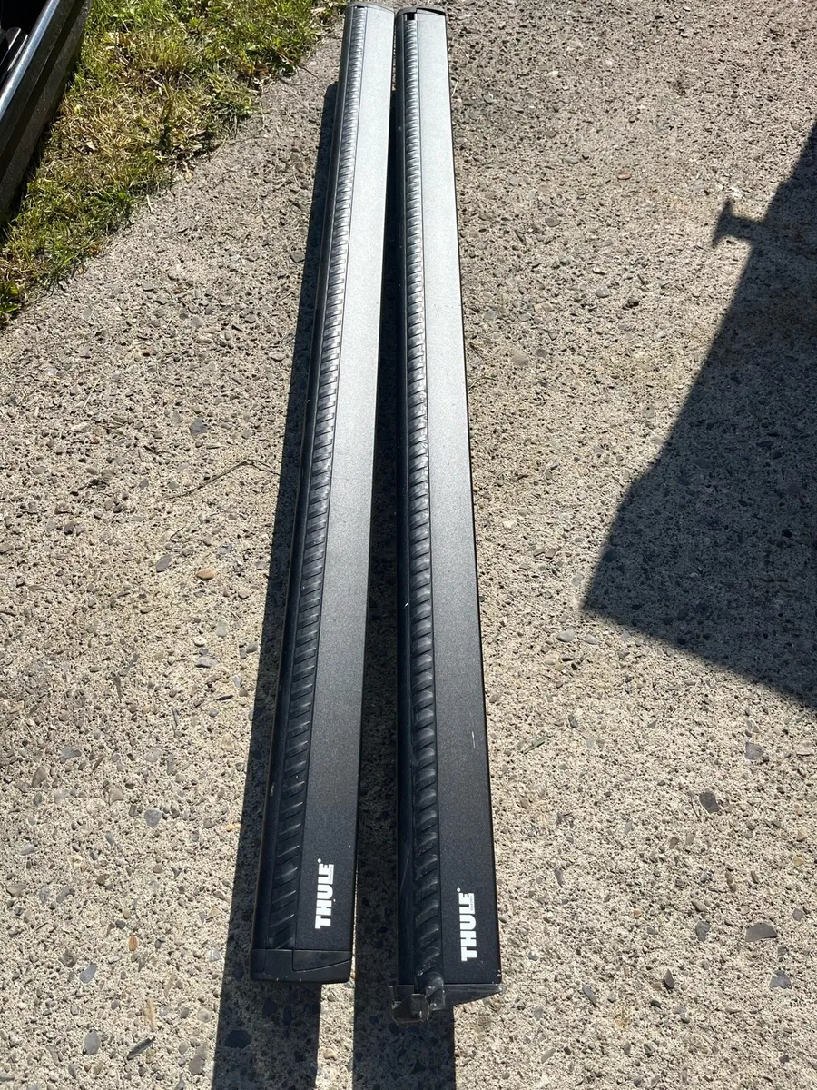 Exodus 470L roof box and Thule roof bars - Image 1