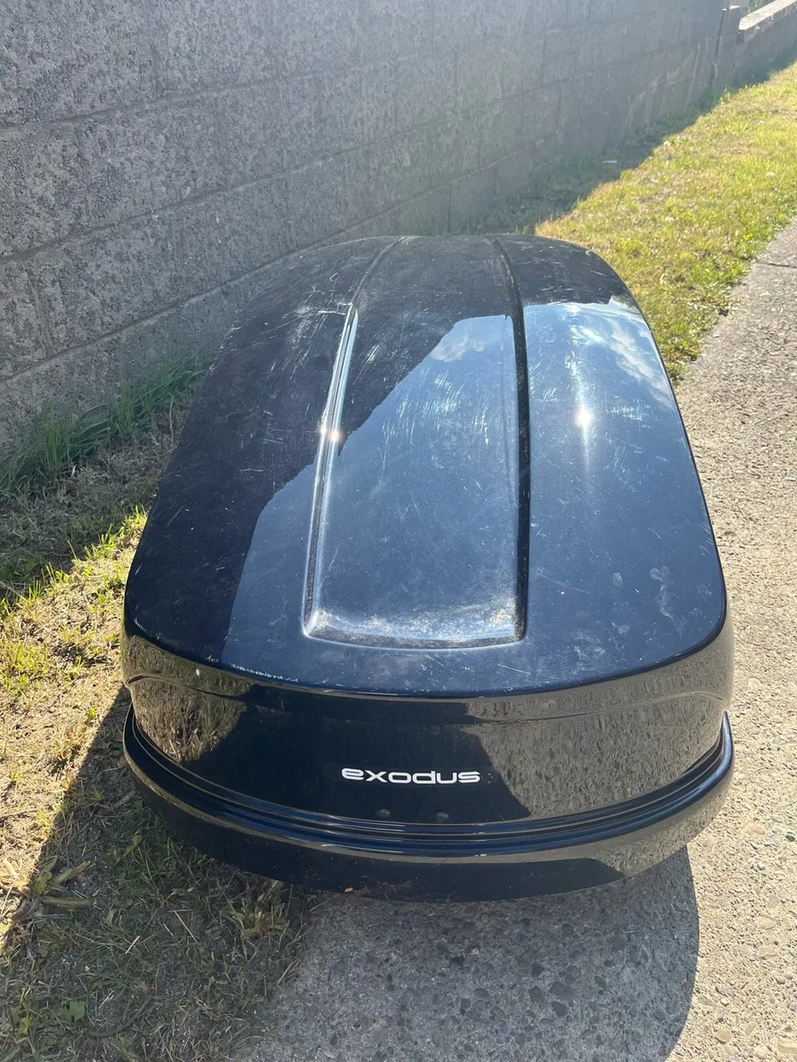 Exodus 470L roof box and Thule roof bars - Image 2