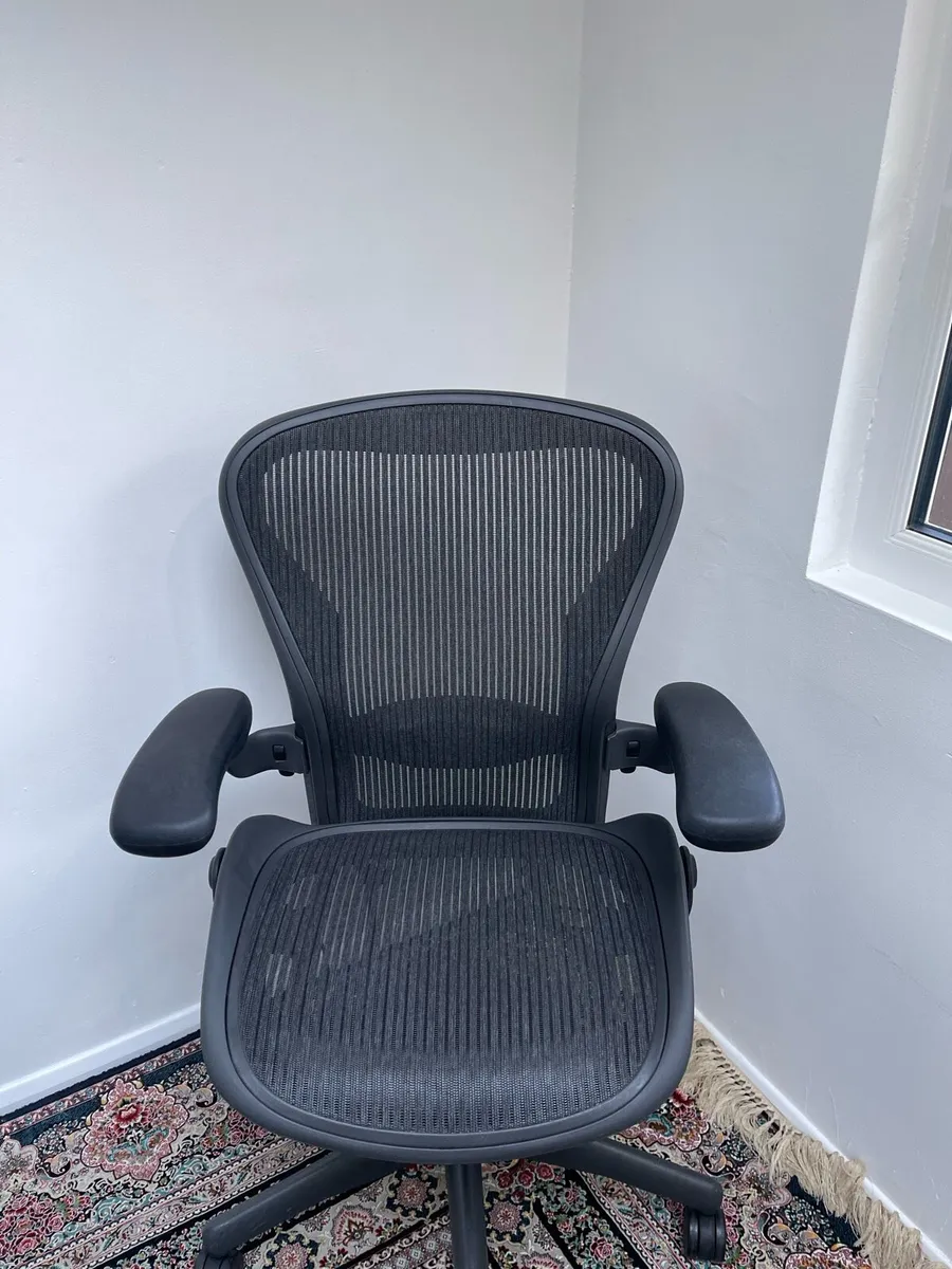 Herman Miller Aeron Size B Office Chair - Image 2