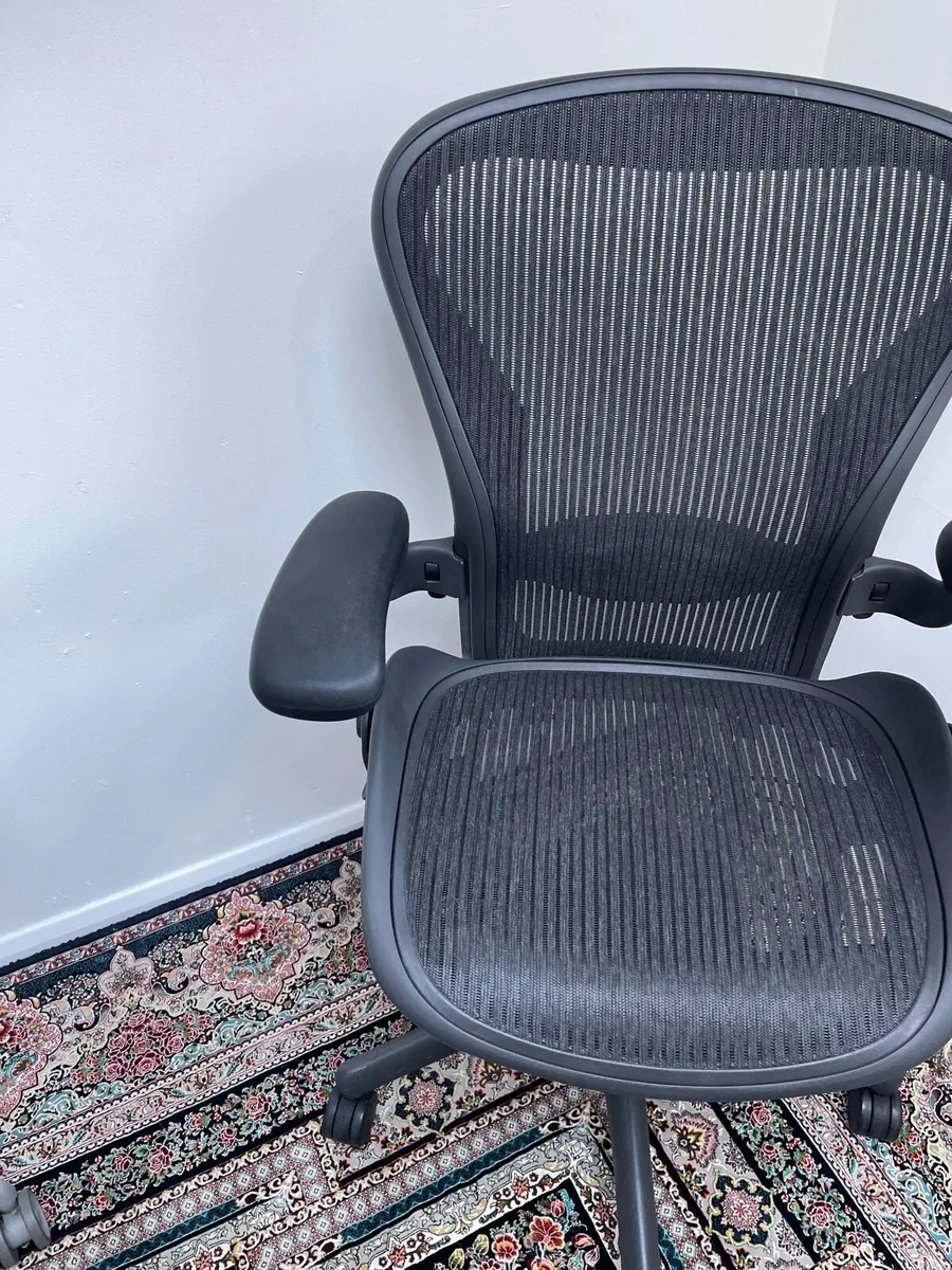 Herman Miller Aeron Size B Office Chair - Image 4