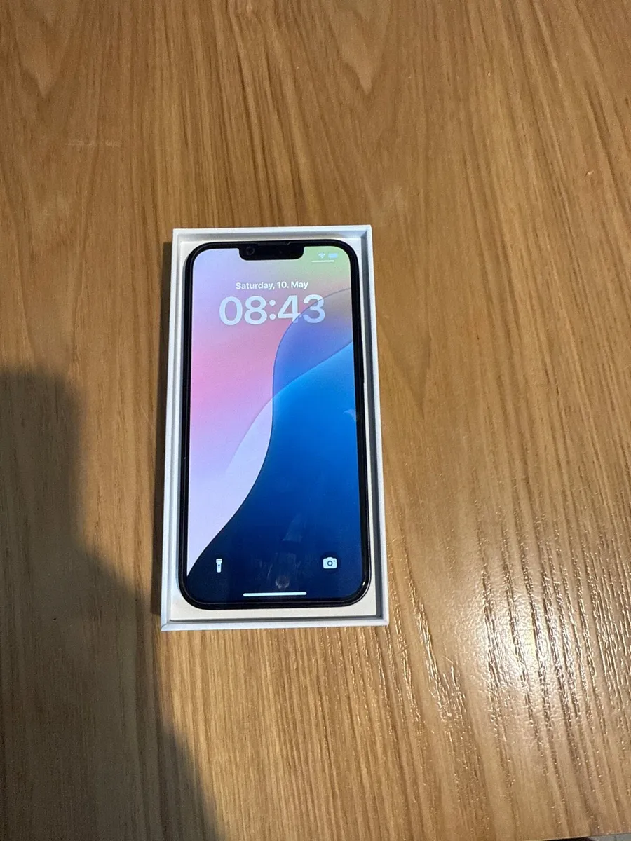 iPhone 14 - Image 2
