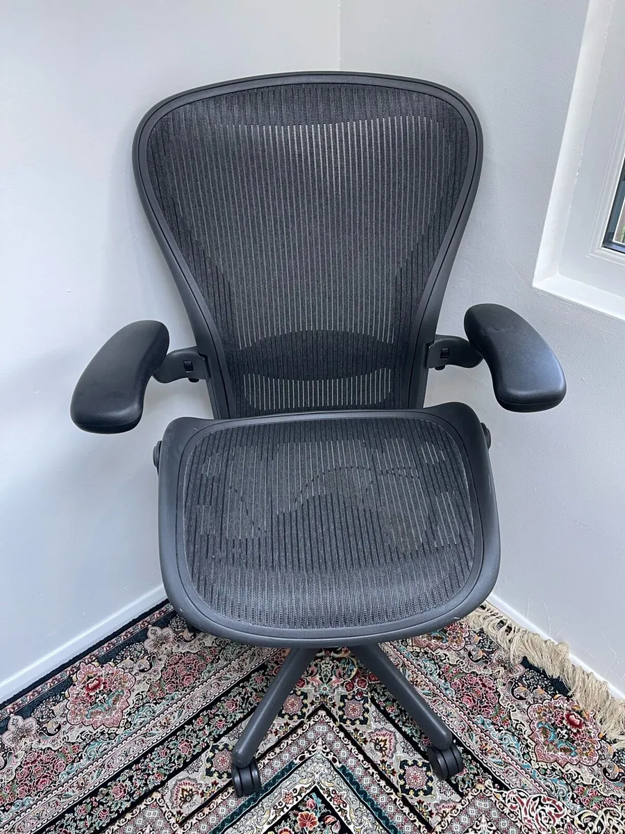 Herman Miller Aeron Size C office Chair - Image 1