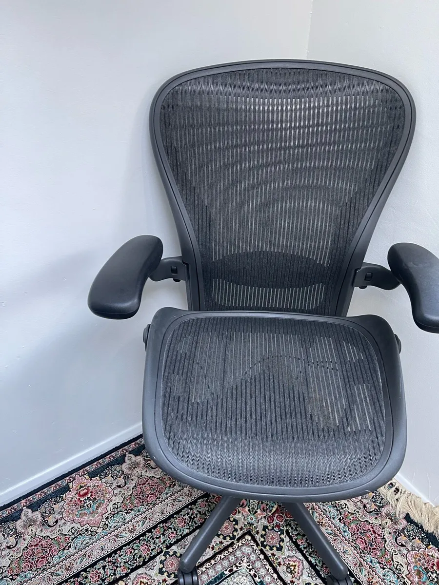 Herman Miller Aeron Size C office Chair - Image 3