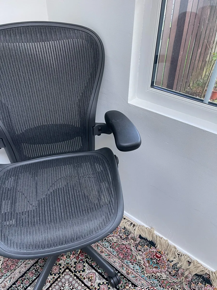 Herman Miller Aeron Size C office Chair - Image 4