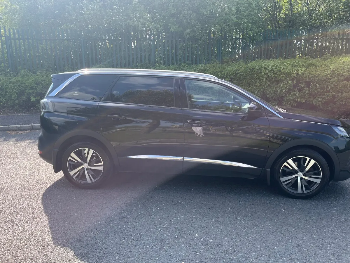 Peugeot 5008 2021 - Image 2