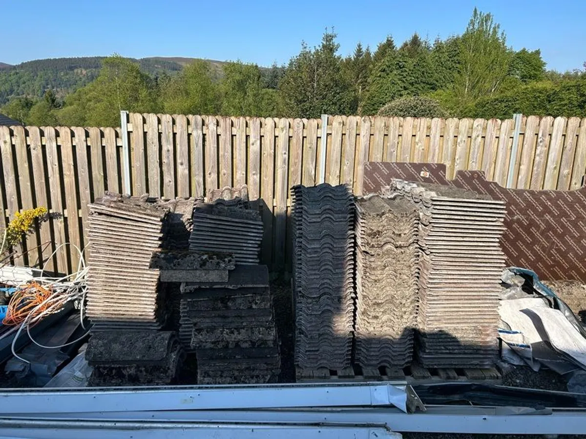 redland 50 roof tiles turf brown reg no.933610 - Image 4