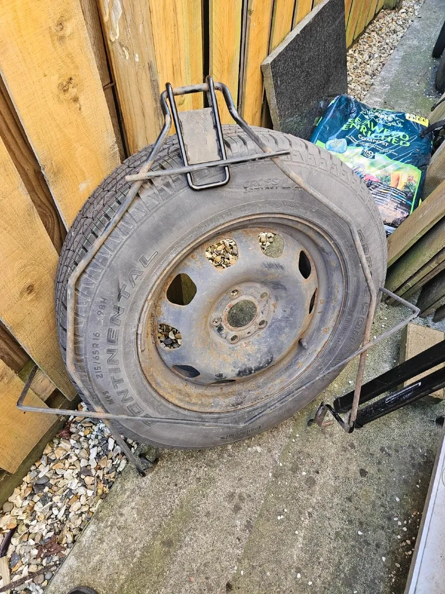 Dacia Duster spare wheel and mount - Image 4