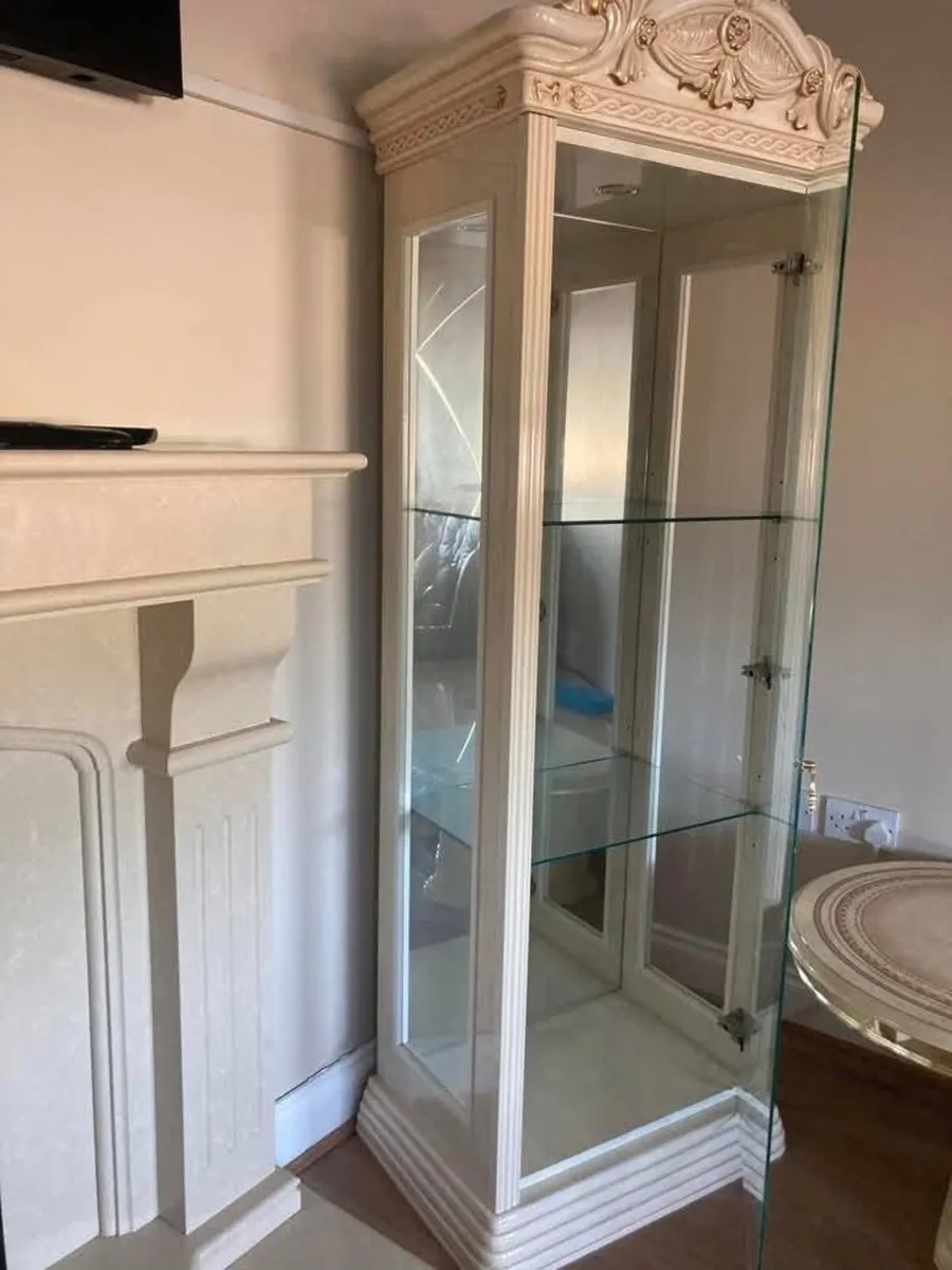 Cabinet - Image 1