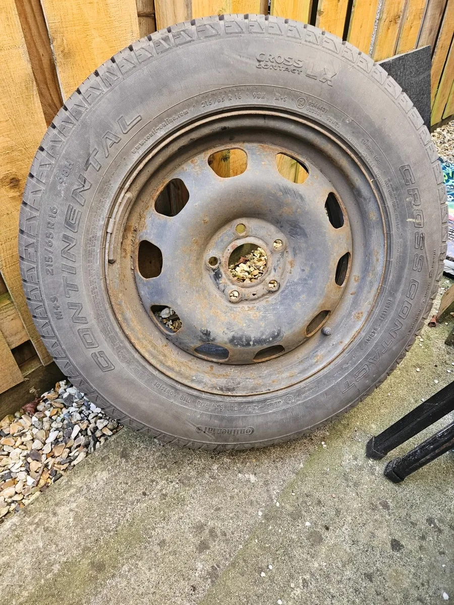 Dacia Duster spare wheel and mount - Image 2