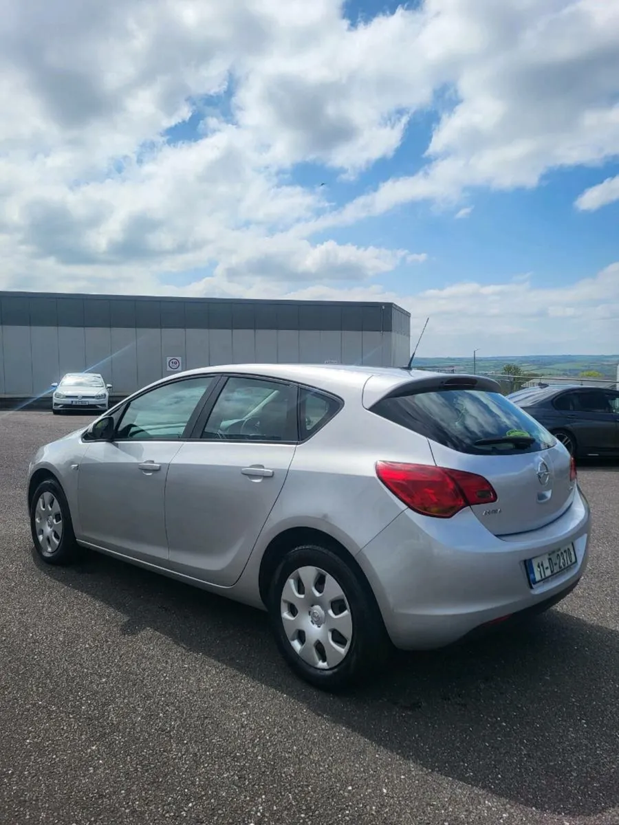 2011 OPEL ASTRA NEW NCT 05/26 - Image 4