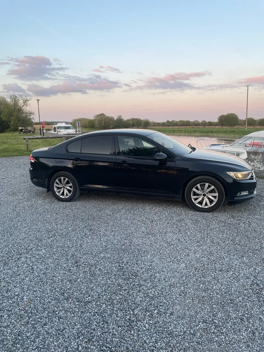 Volkswagen Passat - Image 3