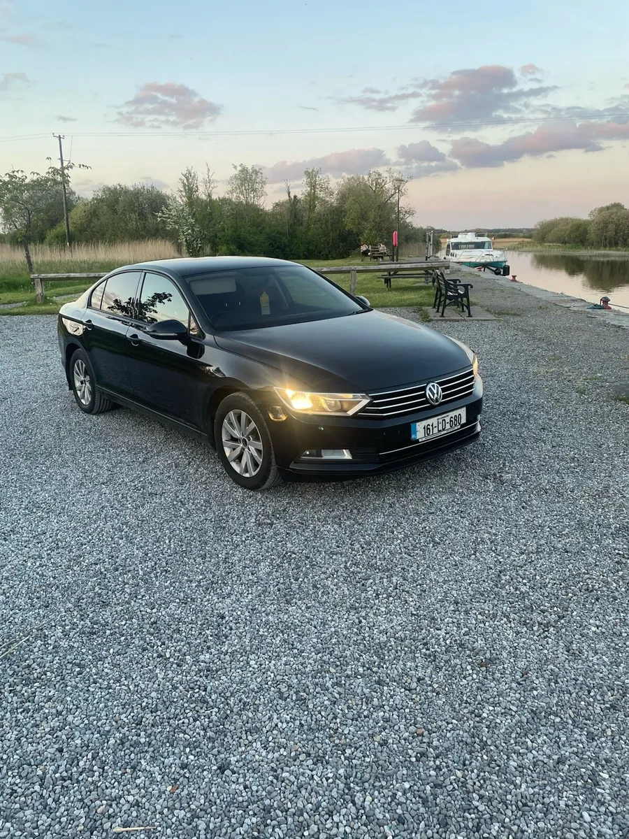 Volkswagen Passat - Image 1