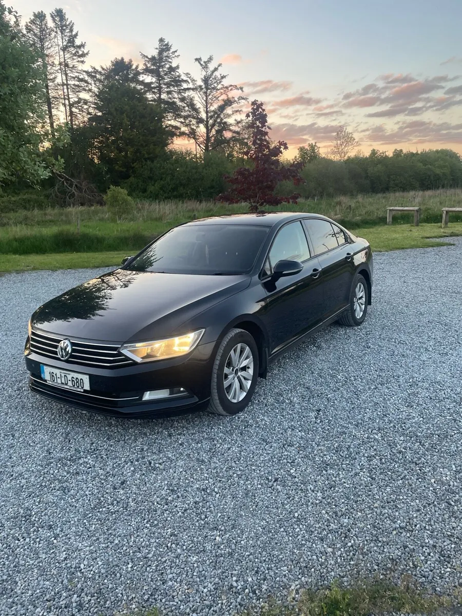 Volkswagen Passat - Image 2