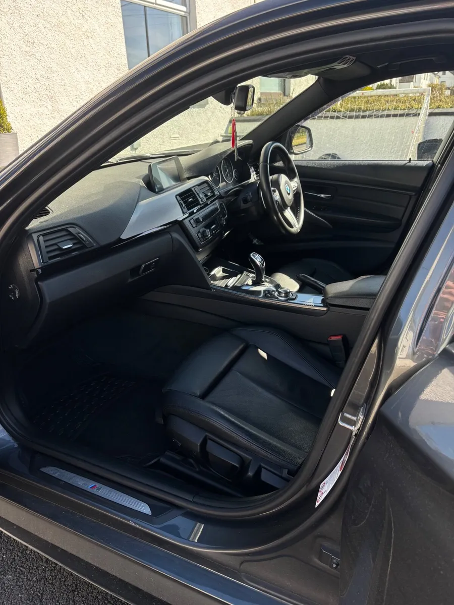 BMW 3-Series 2014 - Image 2