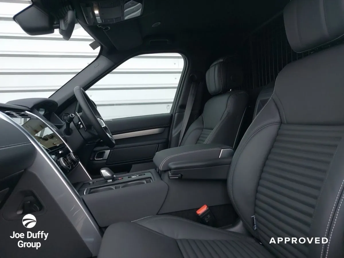 Land Rover Discovery 3.0 350BHP Dynamic HSE - Image 4