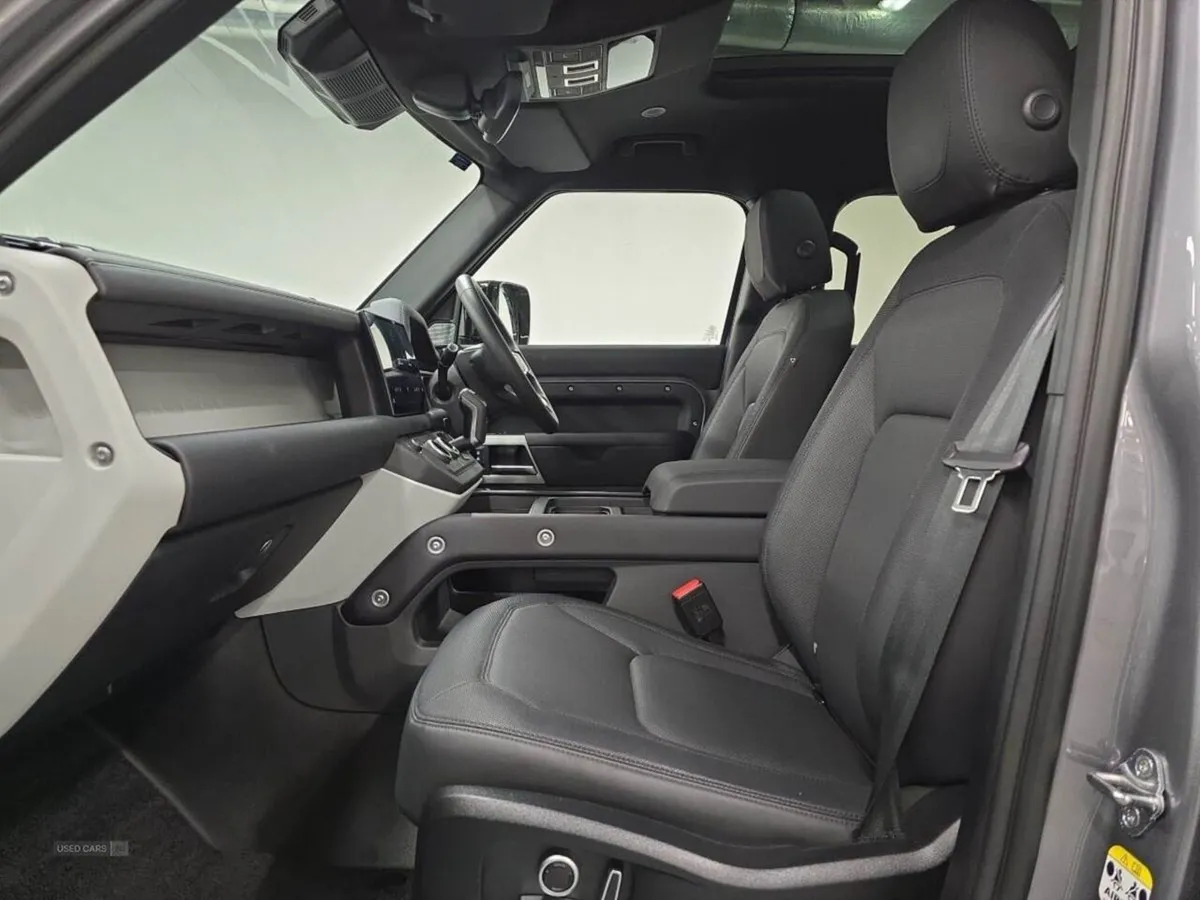 Land Rover Defender 3.0 D300 X-dynamic SE 130 5dr - Image 3