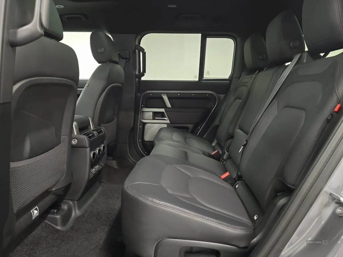 Land Rover Defender 3.0 D300 X-dynamic SE 130 5dr - Image 4