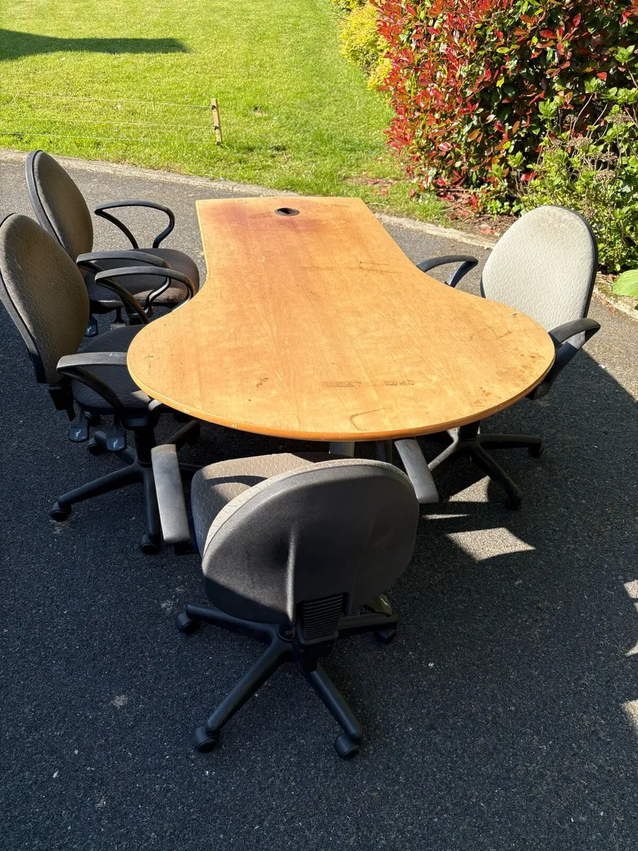 office desk and chairs - Image 1