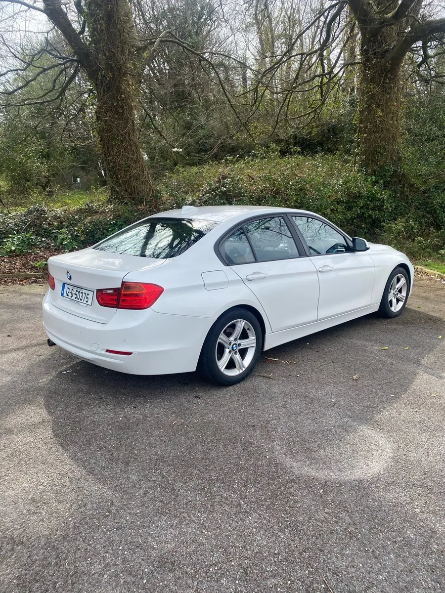 BMW 320 Saloon white - Image 1