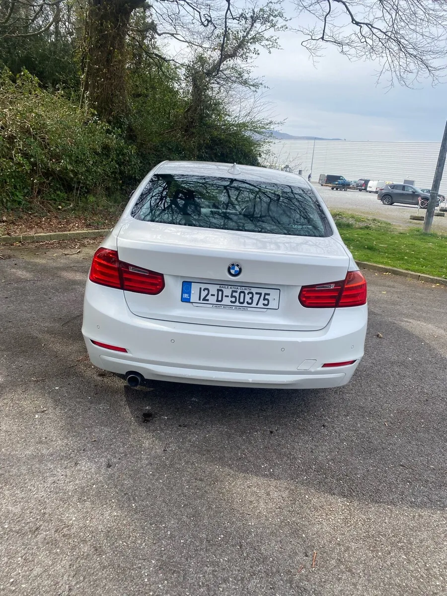 BMW 320 Saloon white - Image 2