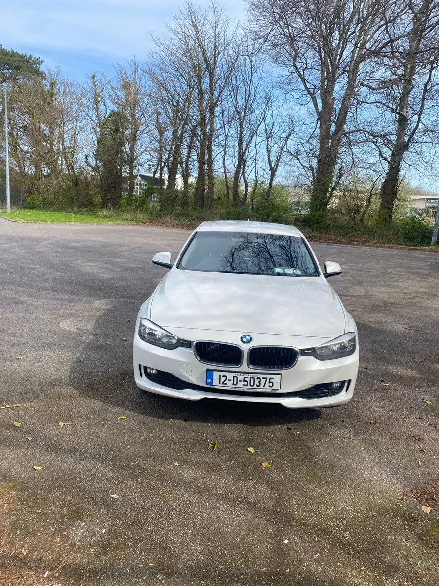 BMW 320 Saloon white - Image 4
