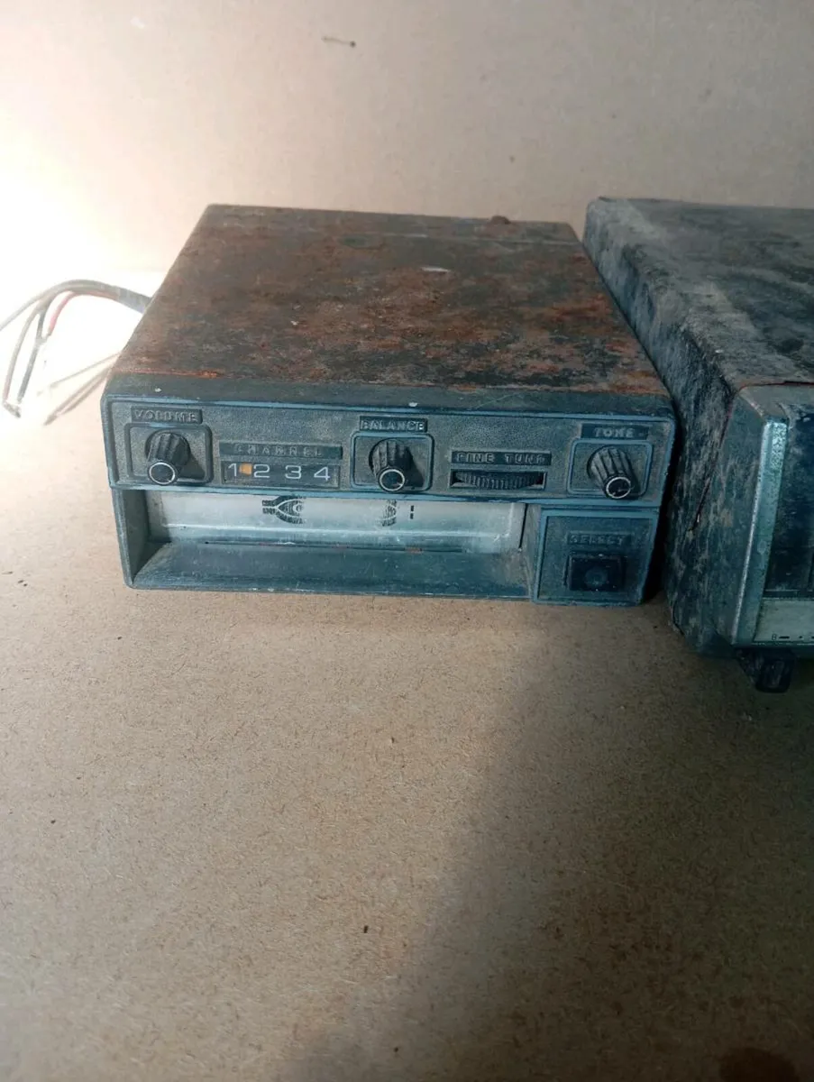 8 track radios - Image 4