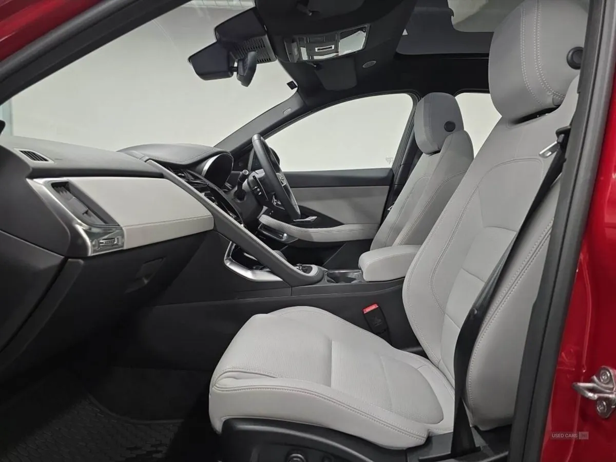 Jaguar E- PACE 2.0 D200 R-dynamic SE Black 5dr Au - Image 3